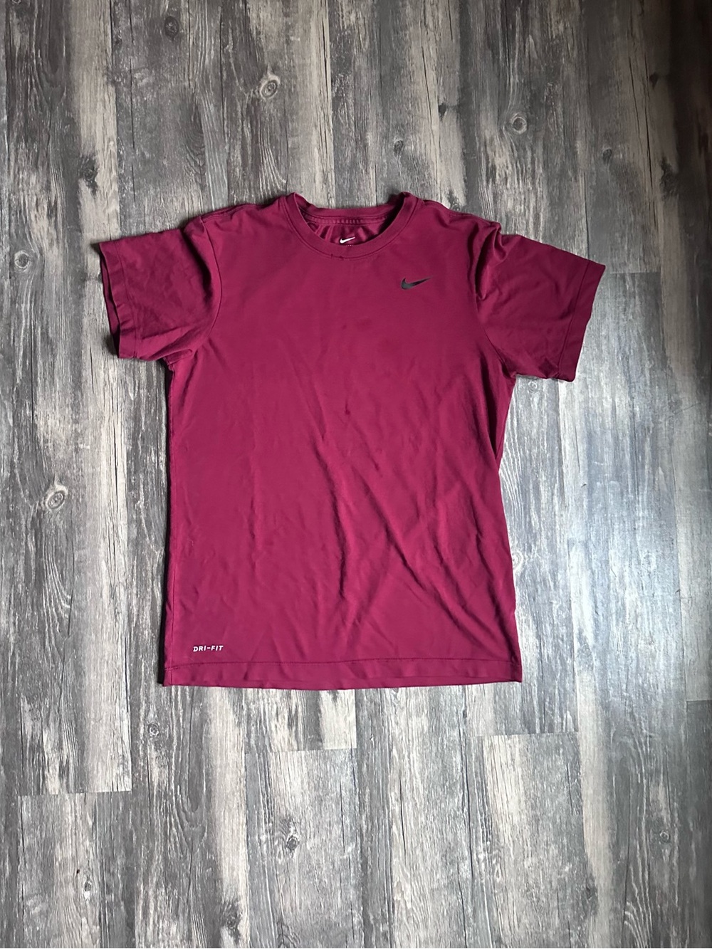 Nike Men's Burgundy Short Sleeve Tee Size Small Nike T-Shirt